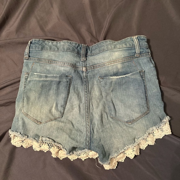 Mossimo Supply Co. Light Blue Distressed Denim Shorts with Lace Trim - Picture 4 of 4